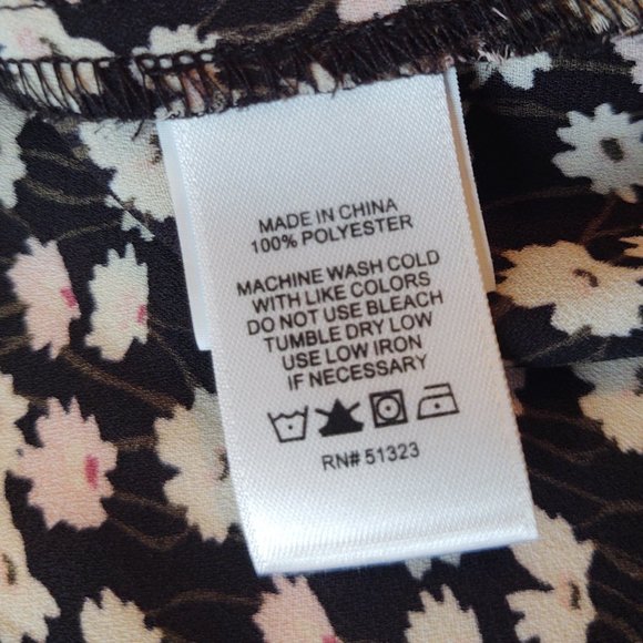 Cece Flowy Floral Short-Sleeve Top - Large - Picture 6 of 6